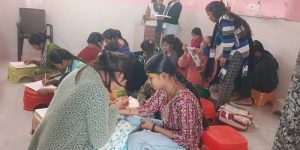 girls leaning free beauty and mehendi